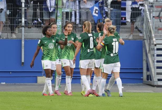 Torjubel 0-1 Lineth Beerensteyn (VfL Wolfsburg) Fussball, GER, Frauen, Damen, Flyeralarm Frauen Bundesliga, Saison 2025 2026, Volksparkstadion, 1.Spieltag Hamburger SV gegen VfL Wolfsburg