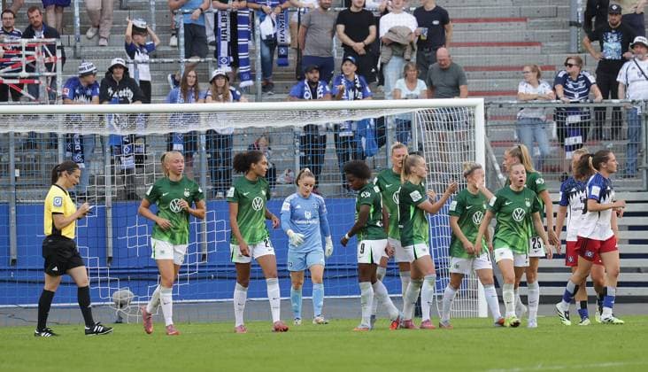 Torjubel 0-2 durch Janina Minga (VfL Wolfsburg) Fussball, GER, Frauen, Damen, Flyeralarm Frauen Bundesliga, Saison 2025 2026, Volksparkstadion, 1.Spieltag Hamburger SV gegen VfL Wolfsburg