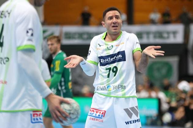 DAIKIN HBL: SC DHfK Leipzig vs. HSG Wetzlar, 07.09.25 Ahmed Nafea (79, HSG Wetzlar) weiß von nichts. Geste, unschuldig. Handball, DAIKIN HBL, 1. Bundesliga, Saison 2025 2026, 3. Spieltag: SC DHfK Leipzig vs. HSG Wetzlar am 07.09.25 in der Quarterback Immobilien Arena Leipzig. Copyright: xBEAUTIFULxSPORTS JanxKaeferx