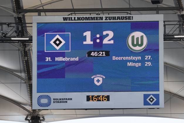 Halbzeit 1-2 Fussball, GER, Frauen, Damen, Flyeralarm Frauen Bundesliga, Saison 2025 2026, Volksparkstadion, 1.Spieltag Hamburger SV gegen VfL Wolfsburg