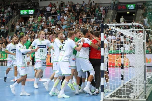 DAIKIN HBL: SC DHfK Leipzig vs. HSG Wetzlar, 07.09.25 Team-Jubel bei Wetzlar. Sieg, Freude. Handball, DAIKIN HBL, 1. Bundesliga, Saison 2025 2026, 3. Spieltag: SC DHfK Leipzig vs. HSG Wetzlar am 07.09.25 in der Quarterback Immobilien Arena Leipzig. Copyright: xBEAUTIFULxSPORTS JanxKaeferx