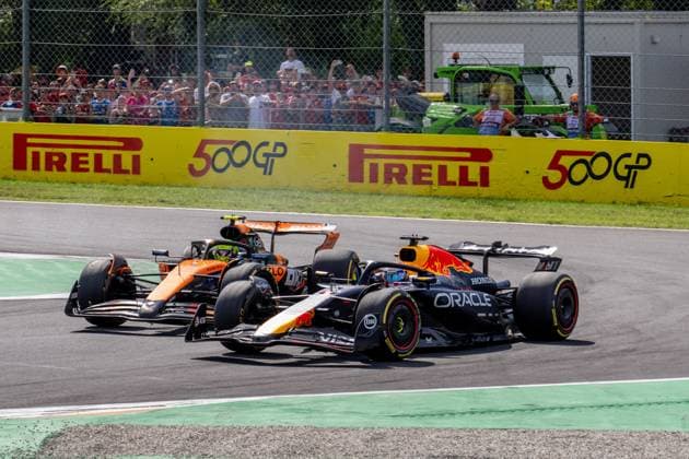 Formel 1 GP Italien Monza, Sonntag, 07.09.2025 Max Verstappen 1, Oracle Red Bull Racing überholt Lando Norris 4, McLaren Formula 1 Team; Formel 1 GP Italien Monza, Sonntag, 07.09.2025 Copyright: xBEAUTIFULxSPORTS Erlhofx