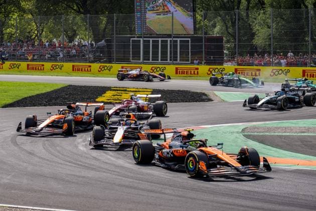 Formel 1 GP Italien Monza, Sonntag, 07.09.2025 Zweite Runde. Lando Norris 4, McLaren Formula 1 Team und Max Verstappen 1, Oracle Red Bull Racing und Oscar Piastri 81, McLaren Formula 1 Team; Formel 1 GP Italien Monza, Sonntag, 07.09.2025 Copyright: xBEAUTIFULxSPORTS Erlhofx