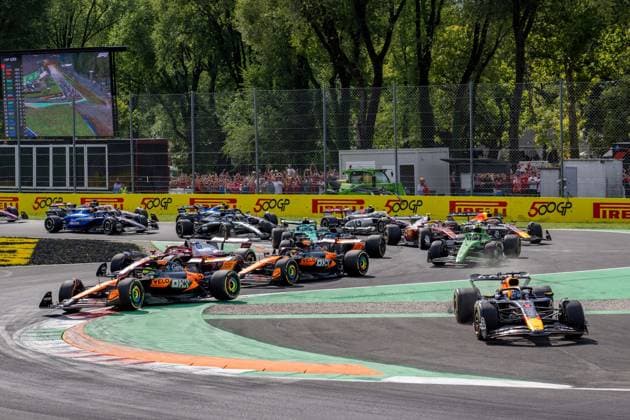 Formel 1 GP Italien Monza, Sonntag, 07.09.2025 Rennstart. Max Verstappen 1, Oracle Red Bull Racing und Lando Norris 4, McLaren Formula 1 Team und Oscar Piastri 81, McLaren Formula 1 Team und Charles Leclerc 16, Scuderia Ferrari; Formel 1 GP Italien Monza, Sonntag, 07.09.2025 Copyright: xBEAUTIFULxSPORTS Erlhofx