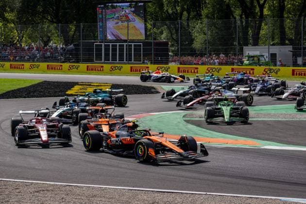 Formel 1 GP Italien Monza, Sonntag, 07.09.2025 RennstartLando Norris 4, McLaren Formula 1 Team und Oscar Piastri 81, McLaren Formula 1 Team und Charles Leclerc 16, Scuderia Ferrari; Formel 1 GP Italien Monza, Sonntag, 07.09.2025 Copyright: xBEAUTIFULxSPORTS Erlhofx