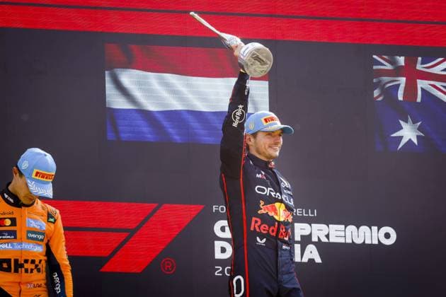 MONZA - Max Verstappen (Red Bull Racing) on the podium with his trophy at the Monza circuit after winning the Italian Grand Prix. ANP SEM VAN DER WAL xVIxANPxSportx xxANPxIVx 535284066 originalFilename: 535284066.jpg