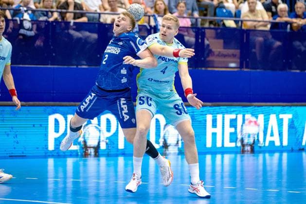 07.09.2025, xkwix, Handball, 1. Handball-Bundesliga, DAIKIN HBL 2025 26, TBV Lemgo Lippe - VfL Gummersbach, PHOENIX CONTACT Arena: Lukas Hutecek (TVB Lemgo Lippe 2) im Zweikampf gegen Ellidi Snaer Vidarsson (VfL Gummersbach 4) NRW Deutschland