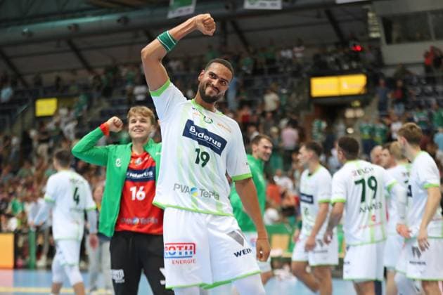 DAIKIN HBL: SC DHfK Leipzig vs. HSG Wetzlar, 07.09.25 Philipp Ahouansou (19, HSG Wetzlar) jubelt zu den Fans. Handball, DAIKIN HBL, 1. Bundesliga, Saison 2025 2026, 3. Spieltag: SC DHfK Leipzig vs. HSG Wetzlar am 07.09.25 in der Quarterback Immobilien Arena Leipzig. Copyright: xBEAUTIFULxSPORTS JanxKaeferx