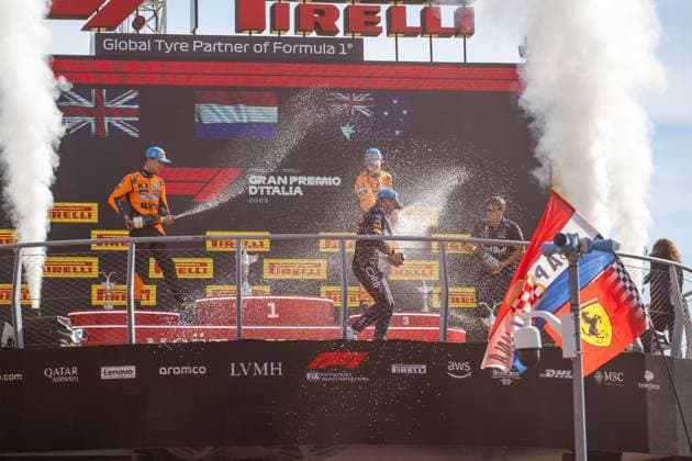 Formel 1 GP Italien Monza, Sonntag, 07.09.2025 Max Verstappen 1, Oracle Red Bull Racing und Lando Norris 4, McLaren Formula 1 Team und Oscar Piastri 81, McLaren Formula 1 Team auf dem Podium.; Formel 1 GP Italien Monza, Sonntag, 07.09.2025 Copyright: xBEAUTIFULxSPORTS Erlhofx