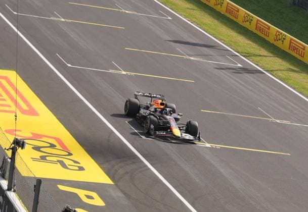 07.09.2025, Autodromo Nazionale Monza, Monza, FORMULA 1 PIRELLI GRAN PREMIO D™ITALIA 2025 , im Bild Sieger Max Verstappen (NLD), Oracle Red Bull Racing winkt den Zuschauern zu. (Photo by Alessandro Martellotta Hasan Bratic DeFodi Images)