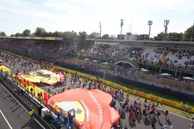 07.09.2025, Autodromo Nazionale Monza, Monza, FORMULA 1 PIRELLI GRAN PREMIO D™ITALIA 2025 , im Bild Die Zuschauer stürmen die Start-Zielgerade in Monza. (Photo by Hasan Bratic DeFodi Images)