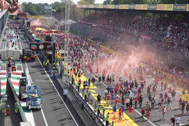 07.09.2025, Autodromo Nazionale Monza, Monza, FORMULA 1 PIRELLI GRAN PREMIO D™ITALIA 2025 , im Bild Die Zuschauer stürmen die Start-Zielgerade in Monza. (Photo by Hasan Bratic DeFodi Images)