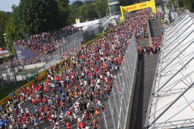 07.09.2025, Autodromo Nazionale Monza, Monza, FORMULA 1 PIRELLI GRAN PREMIO D™ITALIA 2025 , im Bild Die Zuschauer stürmen die Start-Zielgerade in Monza. (Photo by Hasan Bratic DeFodi Images)