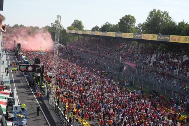 07.09.2025, Autodromo Nazionale Monza, Monza, FORMULA 1 PIRELLI GRAN PREMIO D™ITALIA 2025 , im Bild Die Zuschauer stürmen die Start-Zielgerade in Monza. (Photo by Hasan Bratic DeFodi Images)