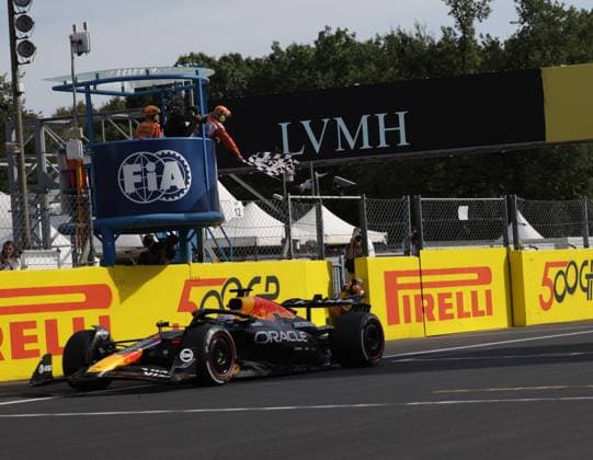 FORMULA 1 PIRELLI GRAN PREMIO D™ITALIA 2025 07.09.2025, Autodromo Nazionale Monza, Monza, FORMULA 1 PIRELLI GRAN PREMIO D™ITALIA 2025 , im Bild Zieldurchfahrt des Siegers Max Verstappen (NLD), Oracle Red Bull Racing