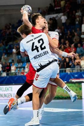 Bietigheim: HBL - 25 26 - SG BBM Bietigheim - VfL Luebeck-Schwartau Einar Nickelsen (VfL Luebeck-Schwartau), Nikola Vlahovic (Bietigheim) Bietigheim-Bissingen Egetrans Arena Baden-Württemberg Deutschland
