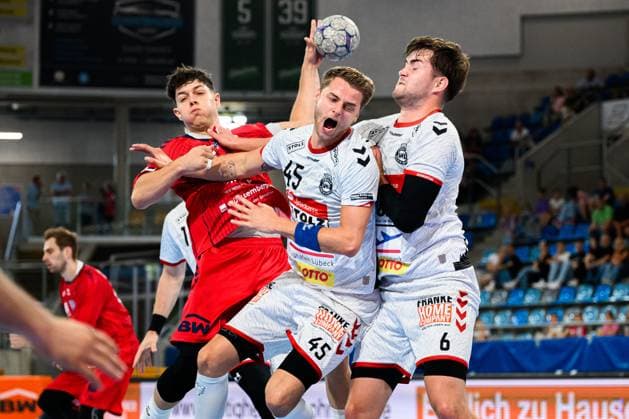 Bietigheim: HBL - 25 26 - SG BBM Bietigheim - VfL Luebeck-Schwartau Max Prantner (Bietigheim), Jan-Eric Speckmann (VfL Luebeck-Schwartau), Rasmus Willette Houmoeller (VfL Luebeck-Schwartau) Bietigheim-Bissingen Egetrans Arena Baden-Württemberg Deutschland