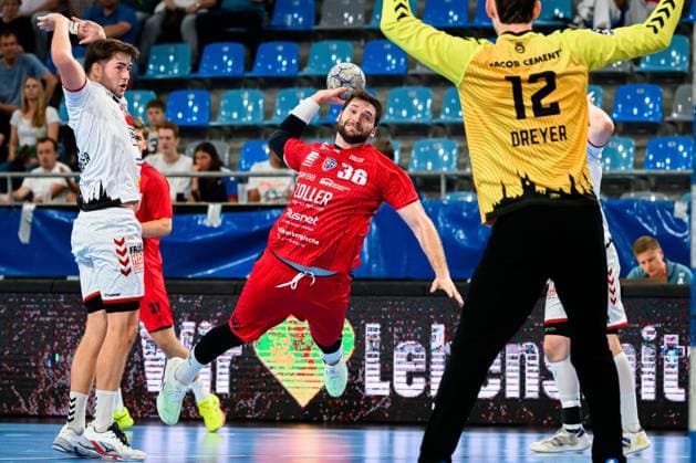 Bietigheim: HBL - 25 26 - SG BBM Bietigheim - VfL Luebeck-Schwartau Jonathan Fischer (Bietigheim), Torhueter Paul Dreyer (VfL Luebeck-Schwartau) Bietigheim-Bissingen Egetrans Arena Baden-Württemberg Deutschland