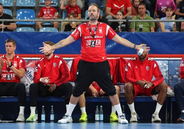 07.09.2025, Deutschland, Bietigheim, Handball 2. Bundesliga, SG BBM Bietigheim vs. VfL Lübeck-Schwartau, BBM Trainer Iker Romero