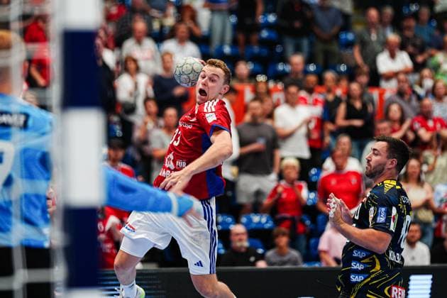 Wurf Tor Moritz Sauter (Handball Verein Hamburg, 33) GER, Handball Sport Verein Hamburg vs. Rhein-Neckar Loewen, Handball, 1. Bundesliga, Spieltag 3, Saison 2025 2026, 07.09.2025 GER, Handball Sport Verein Hamburg vs. Rhein-Neckar Loewen, Handball, 1. Bundesliga, Spieltag 3, Saison 2025 2026, 07.09.2025 Hamburg Copyright: xEibner-Pressefoto MarcelxvonxFehrnx EP_MFN