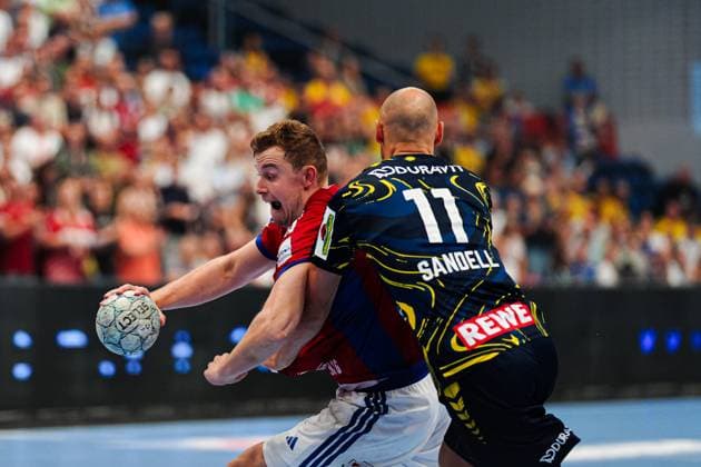 Moritz Sauter (Handball Verein Hamburg, 33), Lukas Sandell (Rhein-Neckar Loewen, 11) GER, Handball Sport Verein Hamburg vs. Rhein-Neckar Loewen, Handball, 1. Bundesliga, Spieltag 3, Saison 2025 2026, 07.09.2025 GER, Handball Sport Verein Hamburg vs. Rhein-Neckar Loewen, Handball, 1. Bundesliga, Spieltag 3, Saison 2025 2026, 07.09.2025 Hamburg Copyright: xEibner-Pressefoto MarcelxvonxFehrnx EP_MFN