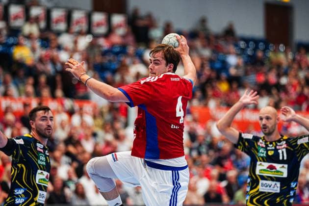 Wurf Tor Andreas Magaard (Handball Verein Hamburg, 04) GER, Handball Sport Verein Hamburg vs. Rhein-Neckar Loewen, Handball, 1. Bundesliga, Spieltag 3, Saison 2025 2026, 07.09.2025 GER, Handball Sport Verein Hamburg vs. Rhein-Neckar Loewen, Handball, 1. Bundesliga, Spieltag 3, Saison 2025 2026, 07.09.2025 Hamburg Copyright: xEibner-Pressefoto MarcelxvonxFehrnx EP_MFN