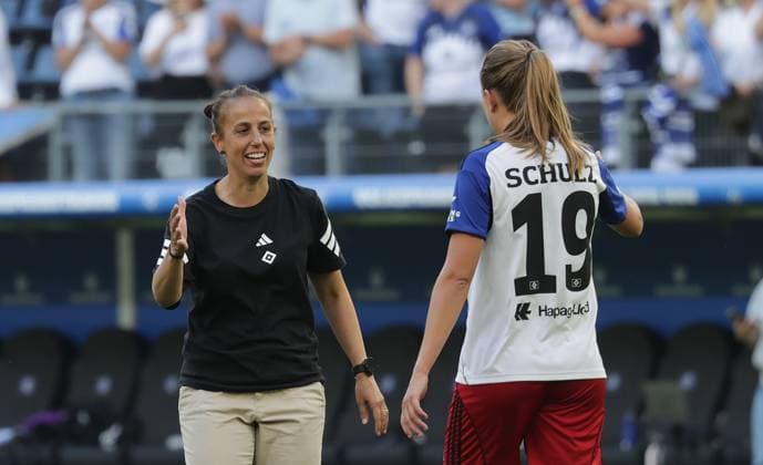 Trainer Liese Brancao (HSV), Victoria Schwalm (HSV) Fussball, GER, Frauen, Damen, Flyeralarm Frauen Bundesliga, Saison 2025 2026, Volksparkstadion, 1.Spieltag Hamburger SV gegen VfL Wolfsburg, 3-3
