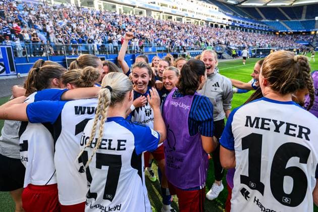 Fußball I Frauen I Saison 2025-2026 I Bundesliga I 1. Spieltag I Hamburger SV - VfL Wolfsburg I 07.09.2025 Pauline Annette Machtens (28, Hamburger SV) und die Hamburger SV Frauen feiern das Tor. Hamburg Volksparkstadion Hamburg Deutschland Copyright: xLobecax xHenningxRohlfsx