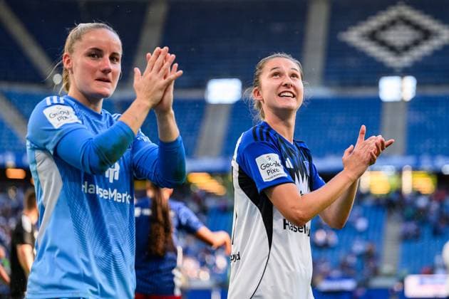 Fußball I Frauen I Saison 2025-2026 I Bundesliga I 1. Spieltag I Hamburger SV - VfL Wolfsburg I 07.09.2025 Laura Sieger (18, Hamburger SV), Maria Mikolajova (27, Hamburger SV) Hamburg Volksparkstadion Hamburg Deutschland Copyright: xLobecax xHenningxRohlfsx