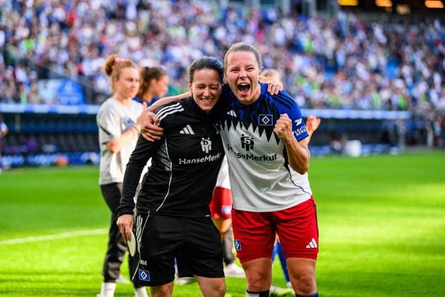 Fußball I Frauen I Saison 2025-2026 I Bundesliga I 1. Spieltag I Hamburger SV - VfL Wolfsburg I 07.09.2025 Melanie Machunze, Christin Martina Ingrid Meyer (16, Hamburger SV) Hamburg Volksparkstadion Hamburg Deutschland Copyright: xLobecax xHenningxRohlfsx
