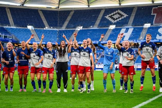 Fußball I Frauen I Saison 2025-2026 I Bundesliga I 1. Spieltag I Hamburger SV - VfL Wolfsburg I 07.09.2025 Hamburger SV Frauen feiern das Unentschieden. Hamburg Volksparkstadion Hamburg Deutschland Copyright: xLobecax xHenningxRohlfsx