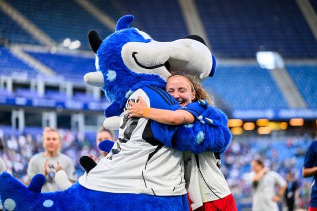 Fußball I Frauen I Saison 2025-2026 I Bundesliga I 1. Spieltag I Hamburger SV - VfL Wolfsburg I 07.09.2025 Dino Hermann, Melanie Brunnthaler (11, Hamburger SV) Hamburg Volksparkstadion Hamburg Deutschland Copyright: xLobecax xHenningxRohlfsx