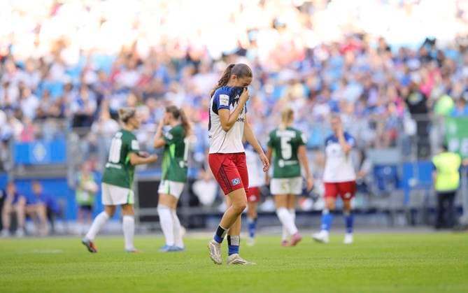 Foto : Verlierermiene bei Leni EGGERT (HSV) nach dem 3. Tor für Wolfsburg Fussball Damen Bundesliga am So. 07.09.2025 Hamburger SV - VfL Wolfsburg