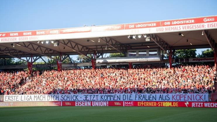 Fußball, Frauen, Saison 2025 2026, Google Pixel Frauen-Bundesliga (1. Spieltag), 1. FC Union Berlin - 1. FC Nürnberg, Fans des 1. FC Union, Erste Liga mach Dich schick - Jetzt kommen die Frauen aus Köpenick, 07.09. 2025, Copyright: xMatthiasxKochx