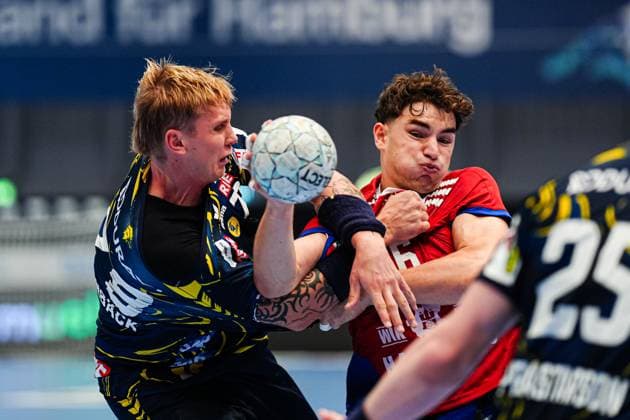 Edwin Aspenbaeck (Rhein-Neckar Loewen, 78), Nicolaj Joergensen (Handball Verein Hamburg, 11) GER, Handball Sport Verein Hamburg vs. Rhein-Neckar Loewen, Handball, 1. Bundesliga, Spieltag 3, Saison 2025 2026, 07.09.2025 GER, Handball Sport Verein Hamburg vs. Rhein-Neckar Loewen, Handball, 1. Bundesliga, Spieltag 3, Saison 2025 2026, 07.09.2025 Hamburg Copyright: xEibner-Pressefoto MarcelxvonxFehrnx EP_MFN