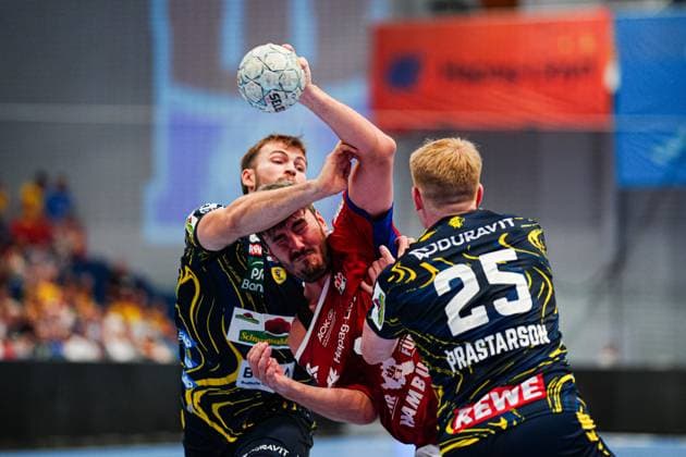 Steven Plucnar Jacobsen (Rhein-Neckar Loewen, 09), Jacob Lassen (Handball Verein Hamburg, 09), Haukur Thrastarson (Rhein-Neckar Loewen, 25) GER, Handball Sport Verein Hamburg vs. Rhein-Neckar Loewen, Handball, 1. Bundesliga, Spieltag 3, Saison 2025 2026, 07.09.2025 GER, Handball Sport Verein Hamburg vs. Rhein-Neckar Loewen, Handball, 1. Bundesliga, Spieltag 3, Saison 2025 2026, 07.09.2025 Hamburg Copyright: xEibner-Pressefoto MarcelxvonxFehrnx EP_MFN