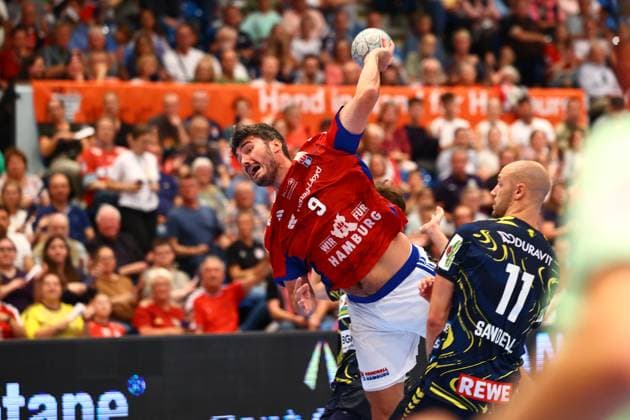 Handball I Herren I Saison 2025 2026 I Bundesliga I 3. Spieltag I HSV Hamburg -Rhein-Neckar Löwen I 07.09.2025 Jacob Lassen (9, HSV Hamburg) Lukas Sandell (11, Rhein-Neckar Löwen) Hamburg Alsterdorfer Sporthalle Hamburg Deutschland Copyright: xLobeca RalfxHomburgx
