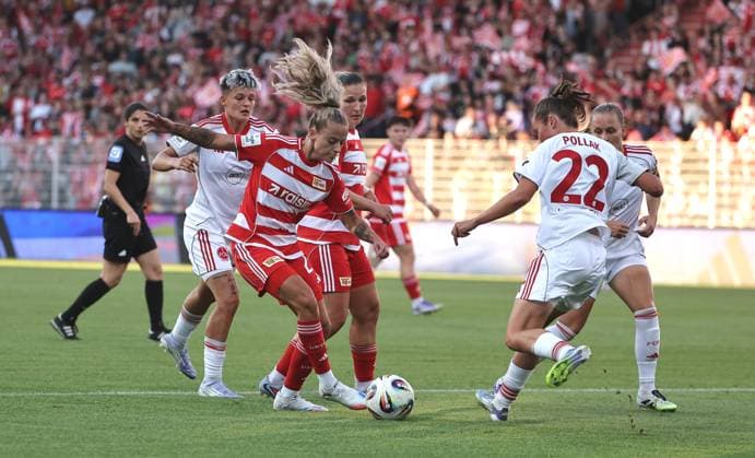 Jenny Hipp, Julia Pollak Zweikampf Spielszene Aktion Fußball Fussball 1. Bundesliga Damen Frauen Saison 2025 2026 07.09.2025 1.FC Union Berlin vs. 1.FC Nürnberg FCN DFL regulations prohibit any use of photographs as image sequences and or quasi-video