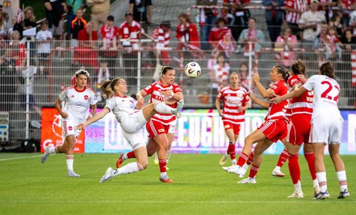 Fußball, Frauen, Saison 2025 2026, Google Pixel Frauen-Bundesliga (1. Spieltag), 1. FC Union Berlin - 1. FC Nürnberg, v. l. Beatrix Fördos (1. FC Nürnberg), Dina Orschmann (1. Frauen 1. FC Union), 07.09. 2025, Copyright: xMatthiasxKochx