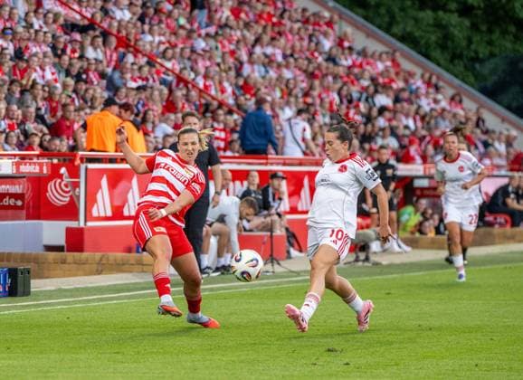 Fußball, Frauen, Saison 2025 2026, Google Pixel Frauen-Bundesliga (1. Spieltag), 1. FC Union Berlin - 1. FC Nürnberg, v. l. Dina Orschmann (1. Frauen 1. FC Union), Jonna Brengel (1. FC Nürnberg), 07.09. 2025, Copyright: xMatthiasxKochx