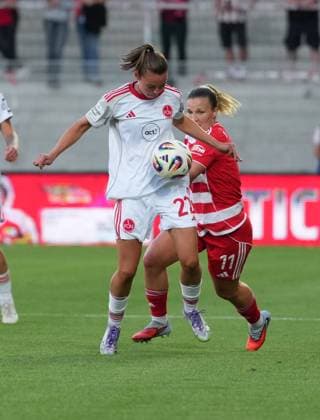 07.09.2025 - Fussball - Saison 2025 2026 - 1. Google Pixel Frauen Bundesliga - 1. Spieltag: 1. FC Union Berlin Frauen FCU - 1. FC Nürnberg Frauen FCN ( Club Clubfrauen) - ChPr - xchxprx - von links : Julia Pollak (22, 1. FC Nürnberg FCN ) Dina Orschmann ( 11, 1. FC Union Berlin )