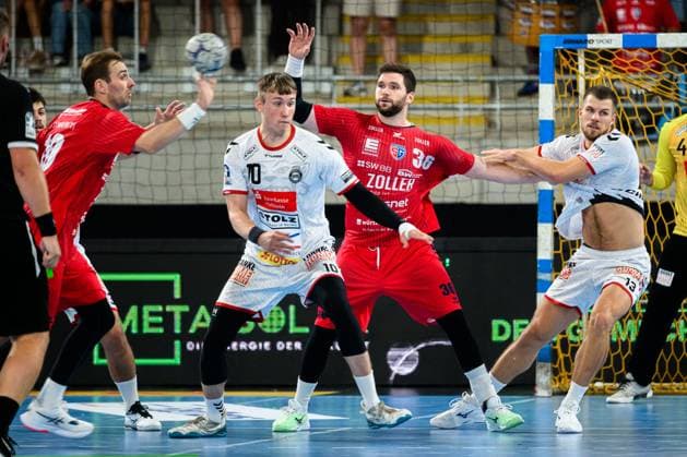 Bietigheim: HBL - 25 26 - SG BBM Bietigheim - VfL Luebeck-Schwartau v.li. Tom Wolf (Bietigheim), Ole Hagedorn (VfL Luebeck-Schwartau), Jonathan Fischer (Bietigheim), Ole Schramm (VfL Luebeck-Schwartau) Bietigheim-Bissingen Egetrans Arena Baden-Württemberg Deutschland