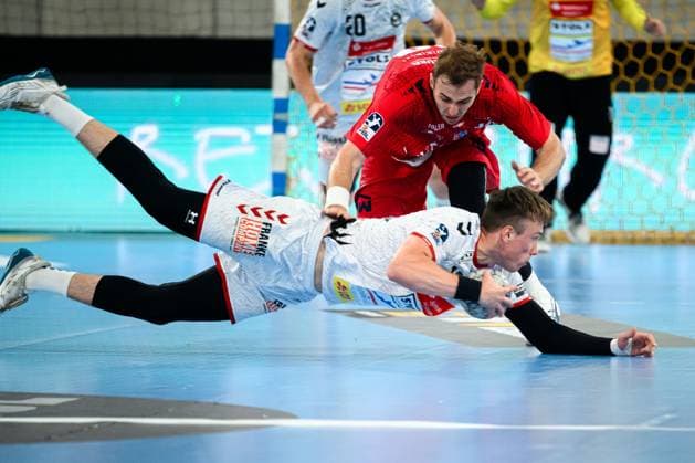 Bietigheim: HBL - 25 26 - SG BBM Bietigheim - VfL Luebeck-Schwartau Ole Hagedorn (VfL Luebeck-Schwartau), Tom Wolf (Bietigheim) Bietigheim-Bissingen Egetrans Arena Baden-Württemberg Deutschland