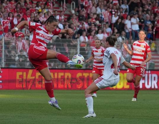 07.09.2025 - Fussball - Saison 2025 2026 - 1. Google Pixel Frauen Bundesliga - 1. Spieltag: 1. FC Union Berlin Frauen FCU - 1. FC Nürnberg Frauen FCN ( Club Clubfrauen) - ChPr - xchxprx - von links : Anna Weiß ( 21, 1. FC Union Berlin ) Nastassja Lein (24, 1. FC Nürnberg FCN )