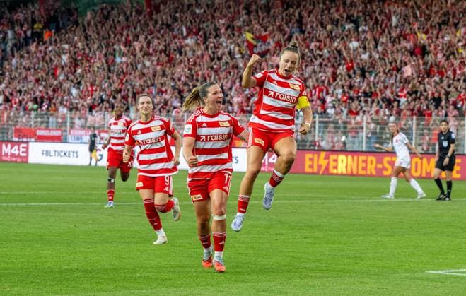 Fußball, Frauen, Saison 2025 2026, Google Pixel Frauen-Bundesliga (1. Spieltag), 1. FC Union Berlin - 1. FC Nürnberg, v. l. Sophie Weidauer (1. Frauen 1. FC Union), Dina Orschmann (1. Frauen 1. FC Union), Lisa Heiseler (1. Frauen 1. FC Union), Jubel nach Tor zum 1:0, 07.09. 2025, Copyright: xMatthiasxKochx
