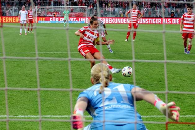 DEU, 2.BL, Frauen, 1.FC Union vs. 1.FC Nuernberg, 07.09.2025, Stadion Alte Foersterei, Berlin, DEU, 2.BL, Frauen, 1.FC Union vs. 1.FC Nuernberg, im Bild: 1:0 durch Elfmeter von Lisa Heiseler (1.FC Union Berlin 7), Rusek, LarissaAbwehr (1.FC Nuernberg 21) DFL - regulations prohibit any use of Photographs as image sequences and or quasi-video