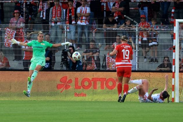DEU, 2.BL, Frauen, 1.FC Union vs. 1.FC Nuernberg, 07.09.2025, Stadion Alte Foersterei, Berlin, DEU, 2.BL, Frauen, 1.FC Union vs. 1.FC Nuernberg, im Bild: CARA BOESL (1.FC Union Berlin 1), Samantha Steuerwald (1.FC Union Berlin 19), Baumgärtel, Jacqueline (1.FC Nuernberg 20) DFL - regulations prohibit any use of Photographs as image sequences and or quasi-video