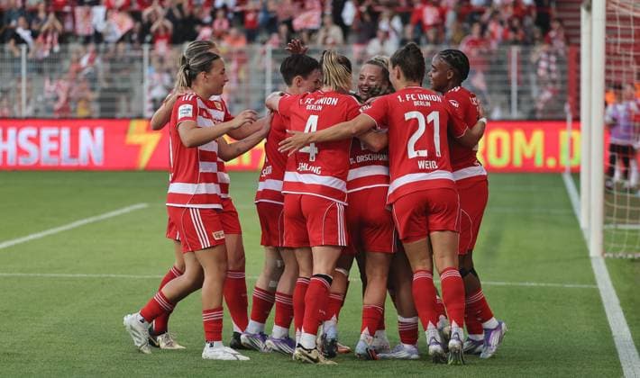 Lisa Heiseler jubelt nach 1:0 mit Teamkolleginnen Freude Emotion Jubel Fußball Fussball 1. Bundesliga Damen Frauen Saison 2025 2026 07.09.2025 1.FC Union Berlin vs. 1.FC Nürnberg FCN DFL regulations prohibit any use of photographs as image sequences and or quasi-video