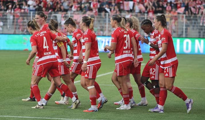 Lisa Heiseler jubelt nach 1:0 mit Teamkolleginnen Freude Emotion Jubel Fußball Fussball 1. Bundesliga Damen Frauen Saison 2025 2026 07.09.2025 1.FC Union Berlin vs. 1.FC Nürnberg FCN DFL regulations prohibit any use of photographs as image sequences and or quasi-video
