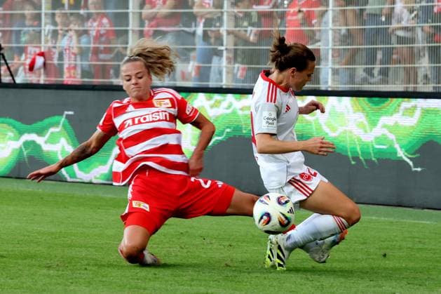 DEU, 2.BL, Frauen, 1.FC Union vs. 1.FC Nuernberg, 07.09.2025, Stadion Alte Foersterei, Berlin, DEU, 2.BL, Frauen, 1.FC Union vs. 1.FC Nuernberg, im Bild: Jenny Hipp (1.FC Union Berlin 27), Lein, Nastassja (1.FC Nuernberg 24) DFL - regulations prohibit any use of Photographs as image sequences and or quasi-video